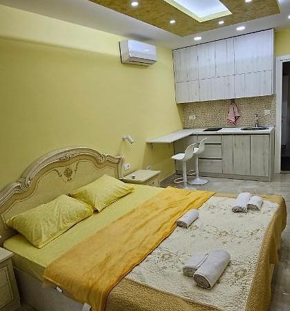 Ekonomic Apartmani Golubovci Exterior foto