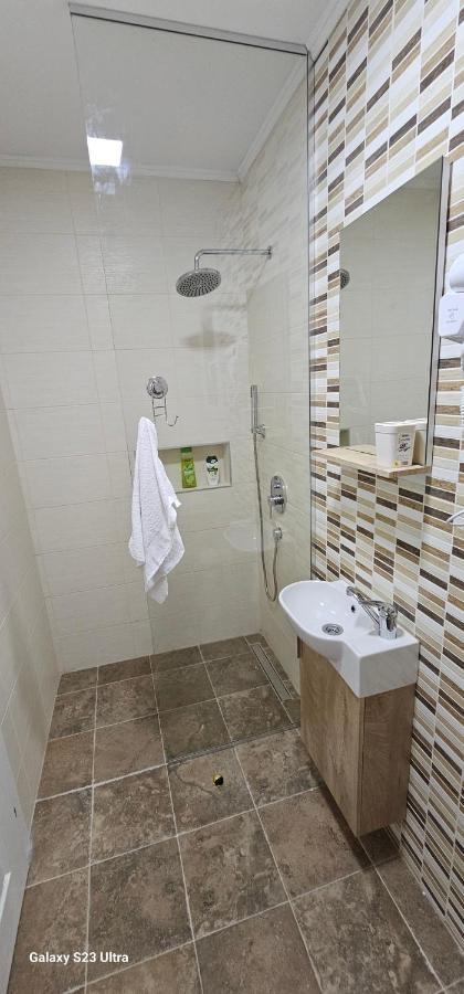 Ekonomic Apartmani Golubovci Exterior foto